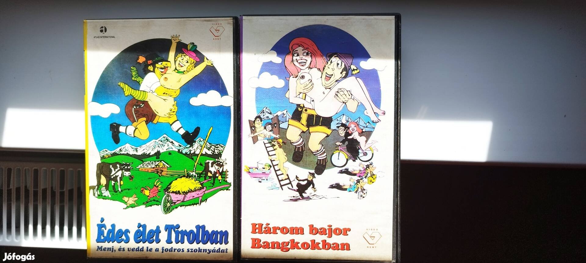 Édes Élet Tirolban és Három Bajor Bangkokban vhs eladó