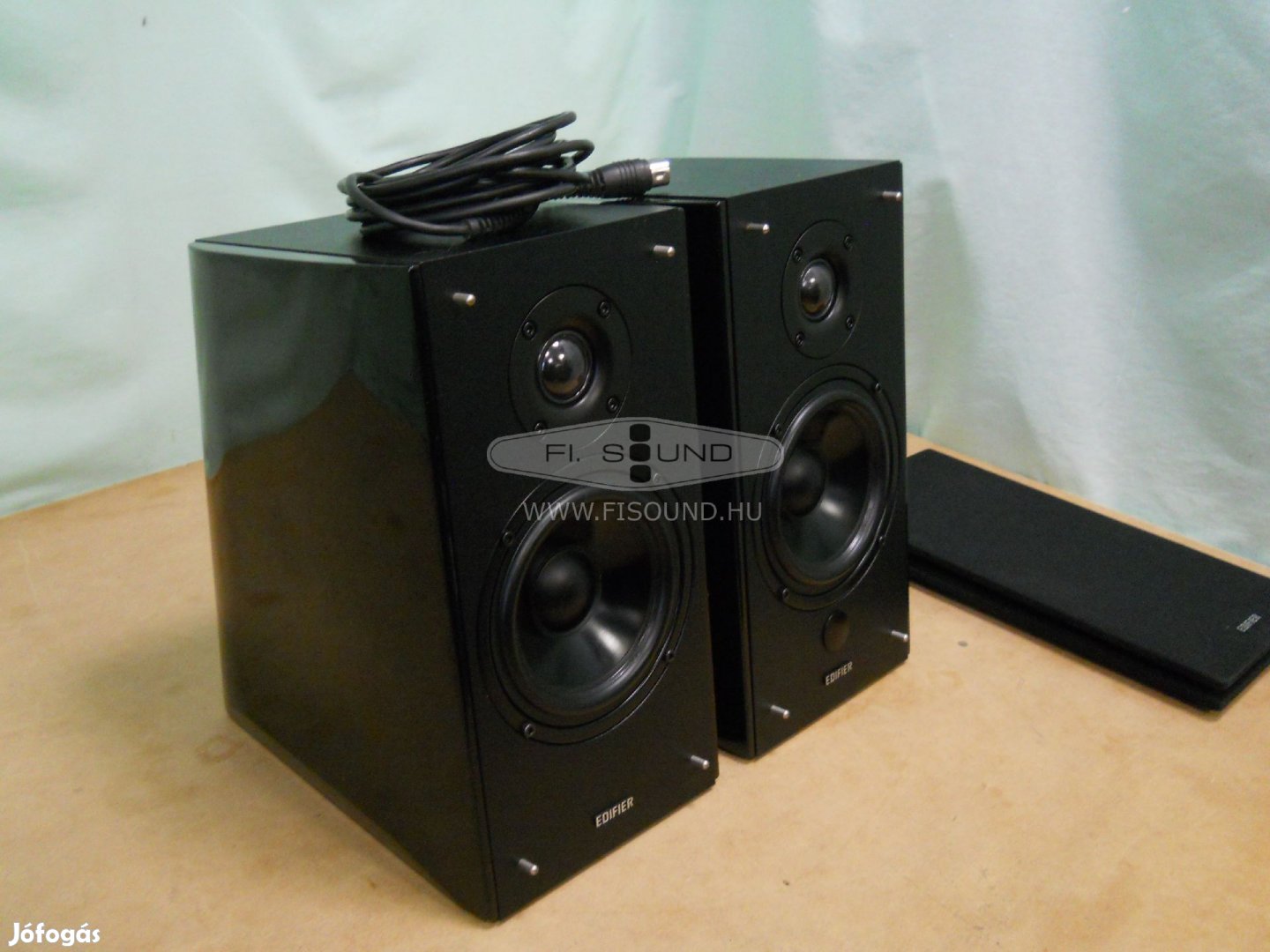 Edifier R2000DB ,120W, aktív hangfal pár 13cm-s gumiperemes