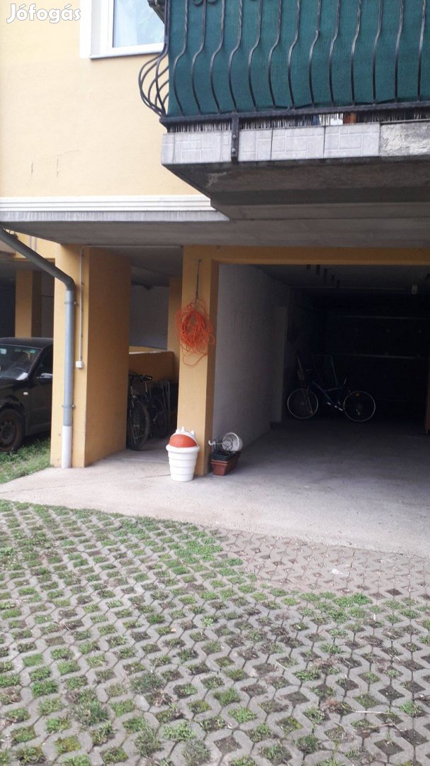 Eger belvárosában 1 gépjármű részére kiadó garázs várja leendő bérlőjé