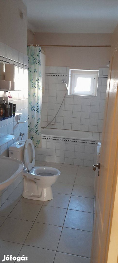 Egerben az 1 számú lakótelepen lakásgarázs eladó