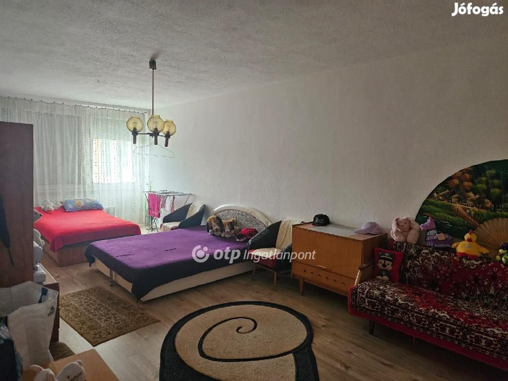 Egeri 65 nm-es lakás eladó