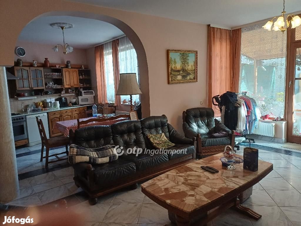 Egeri eladó 185 nm-es ház