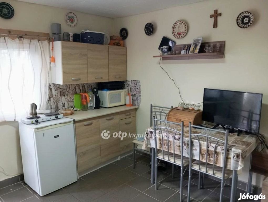 Egeri eladó 28 nm-es ház