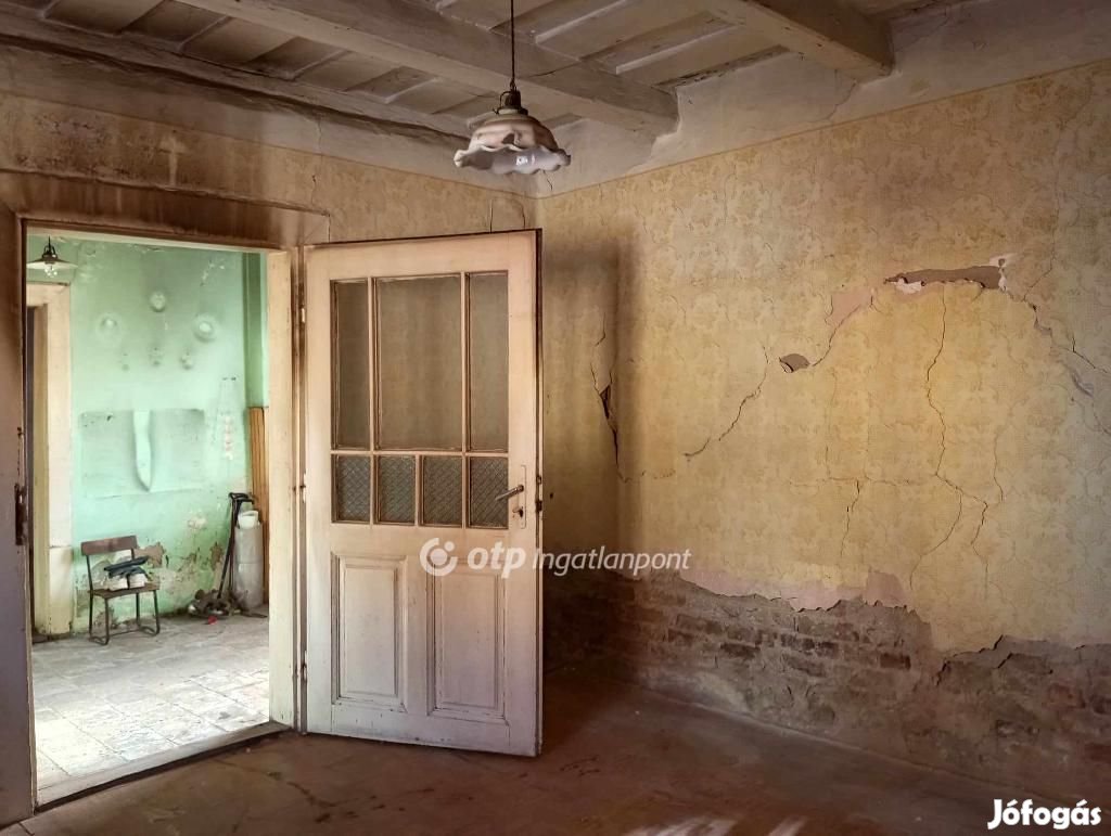 Egeri eladó 40 nm-es ház