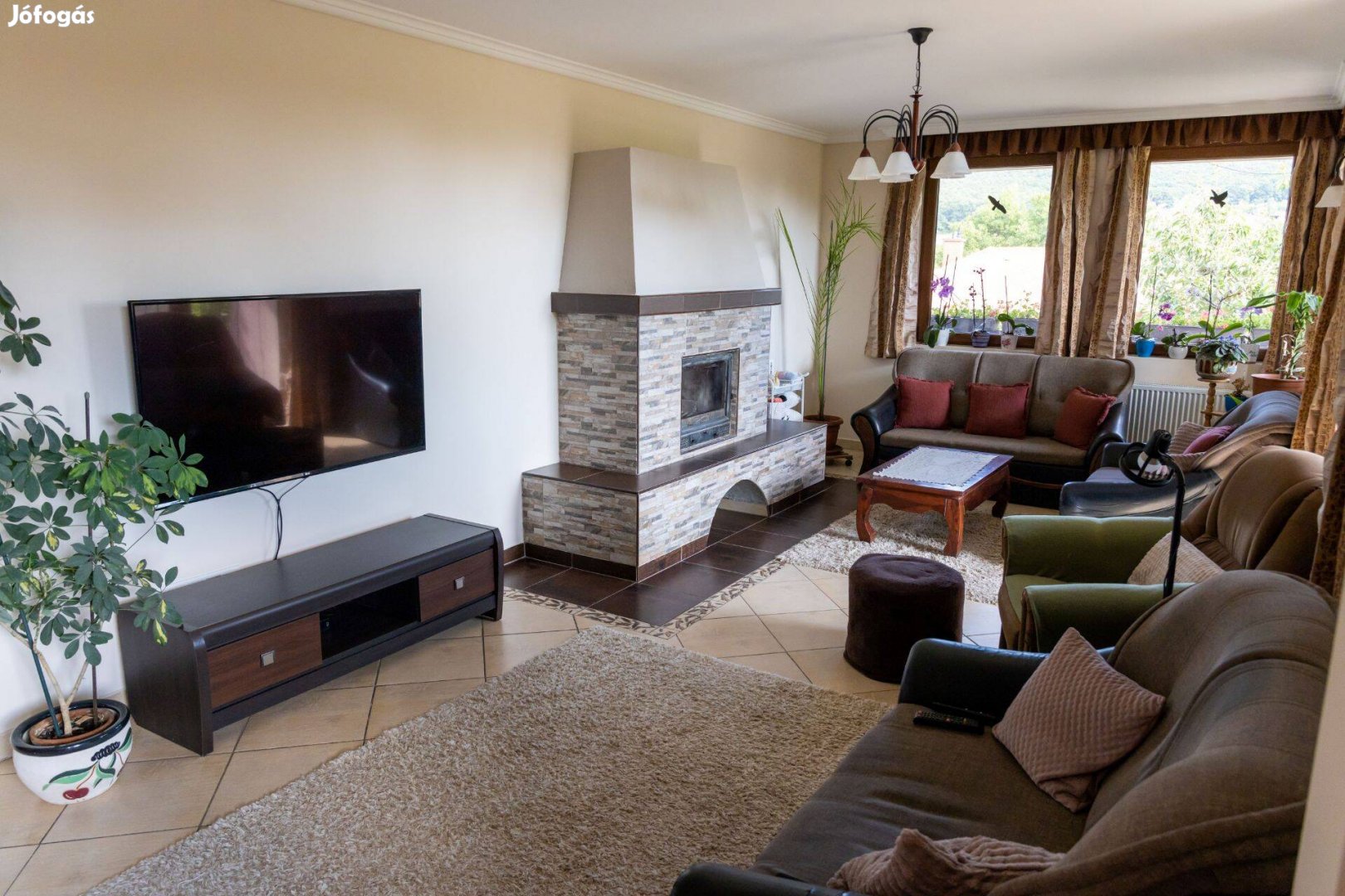 Egertől 6 km-re, Felsőtárkányban panorámás, két lakásos családi ház