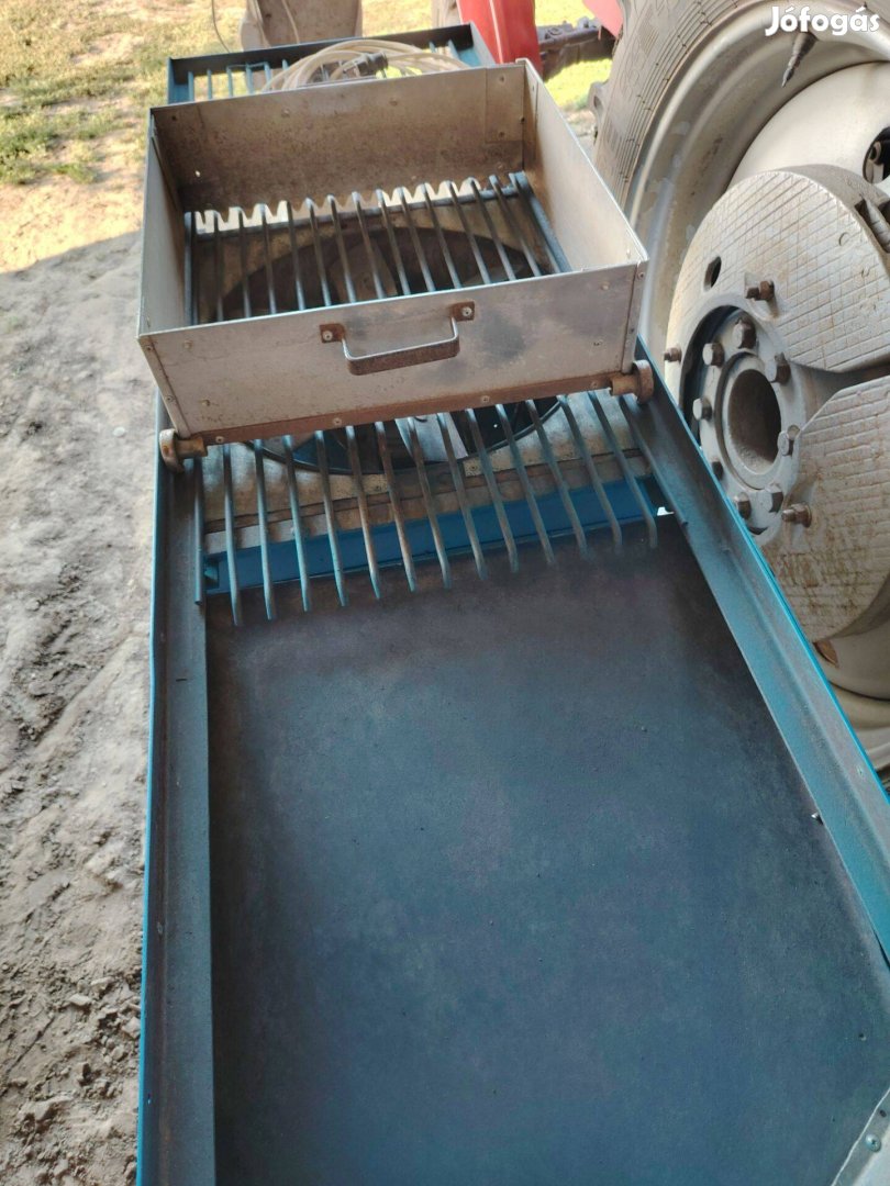 Egy Ltz traktor és néhány eszköz eladó