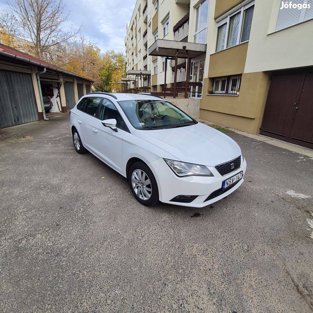 Egy SEAT Leon 1,2 TSi kombi szgk.női vezetőtől megszerezhető