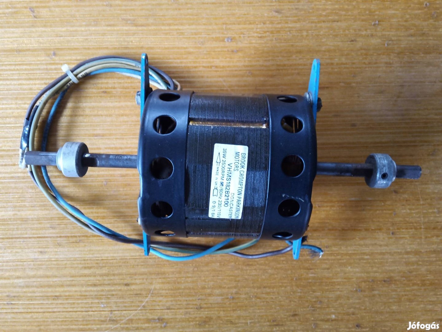 Egy fázisú villanymotor 230 V 35 W. 2500 fordulatszám.