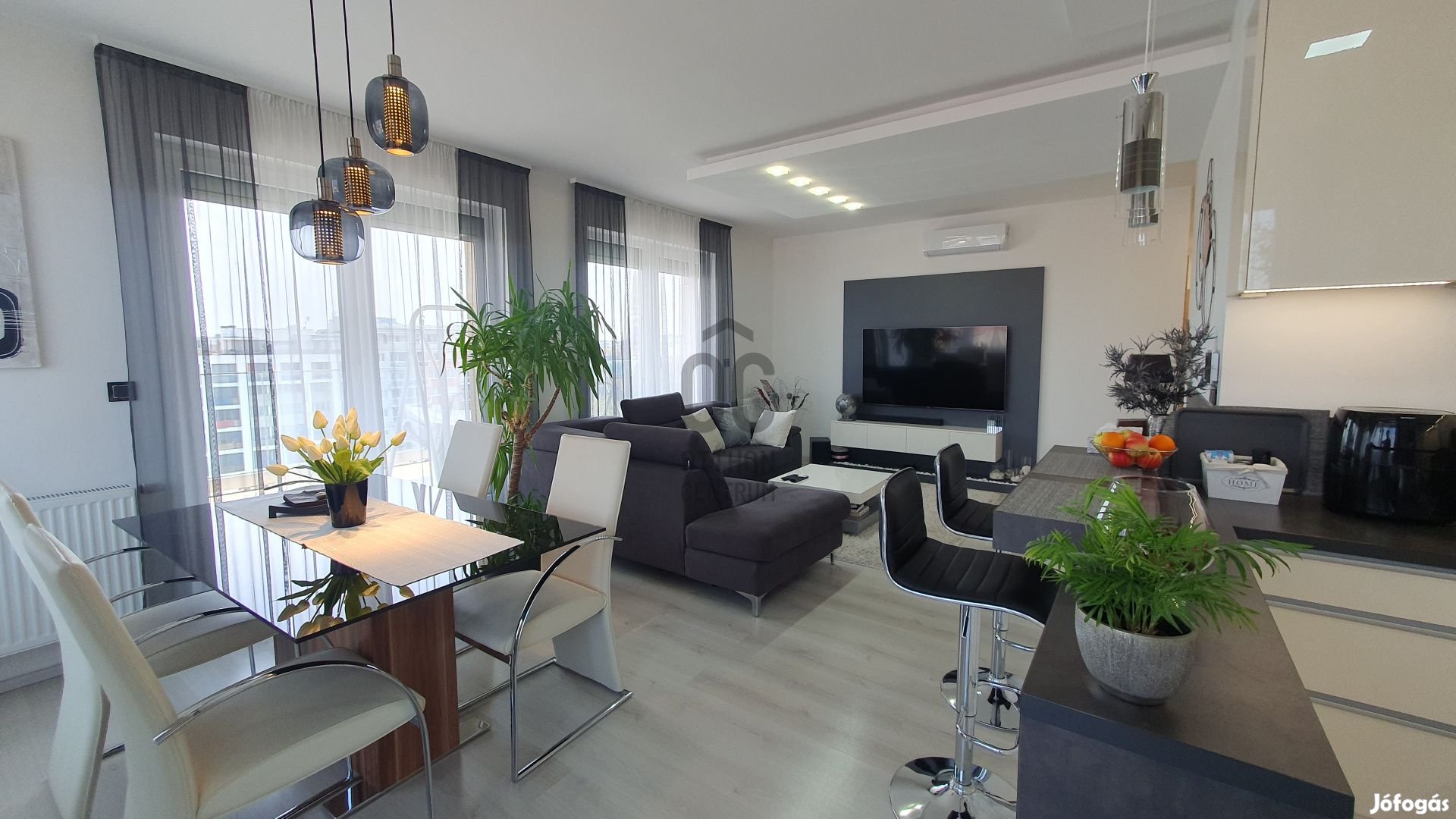 Egy illúzióktól mentes penthouse jellegű lakás