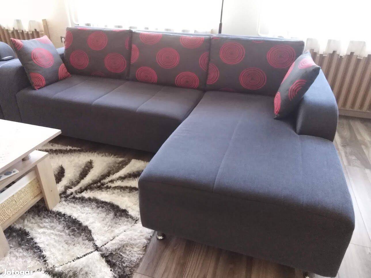 Egy kattintással ággyá alakítható kanapé Olcsón eladó