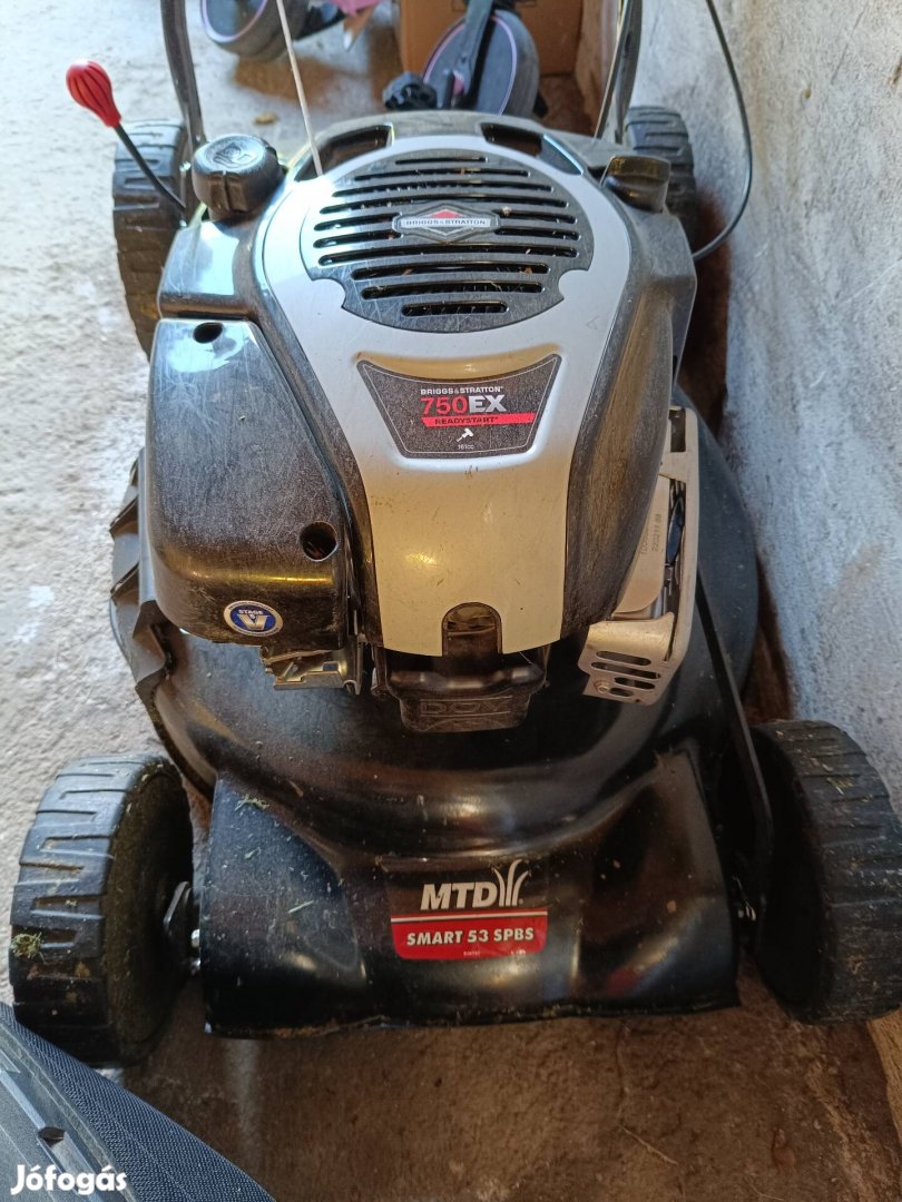 Egy kiváló MTD Smart 53 Spbs Önjáró fűnyíró 