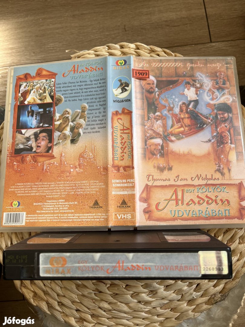 Egy kölyök Aladdin udvarában vhs