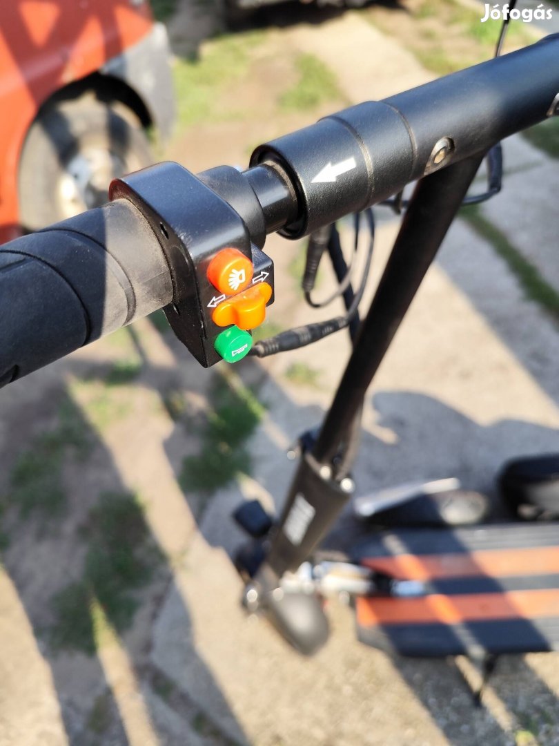Egy masszív elektromos roller 