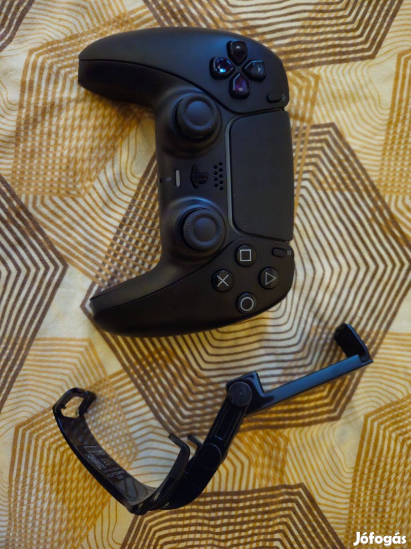 Egy nagy doboz lom (PS5 controller, mechanikus billentyűzet)