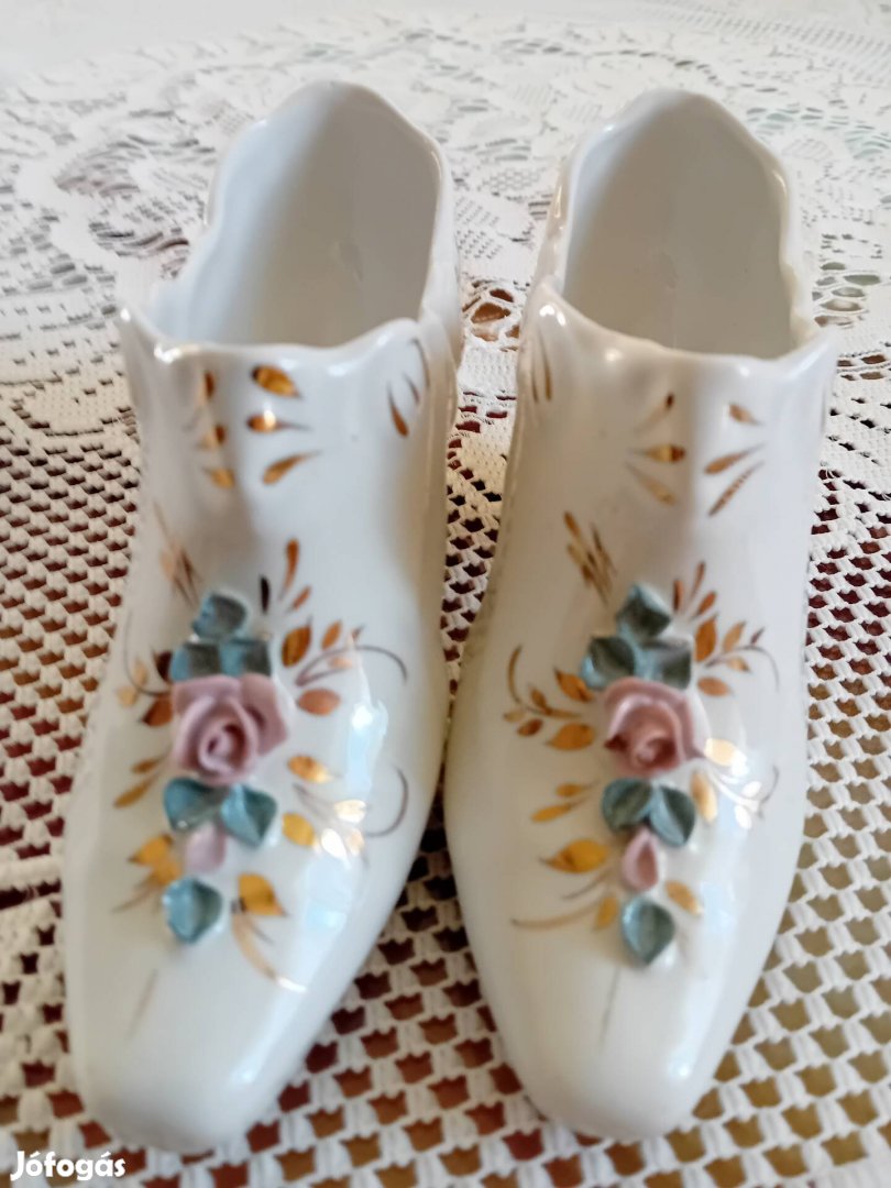 Egy pár porcelán  cipő régi jelzett 