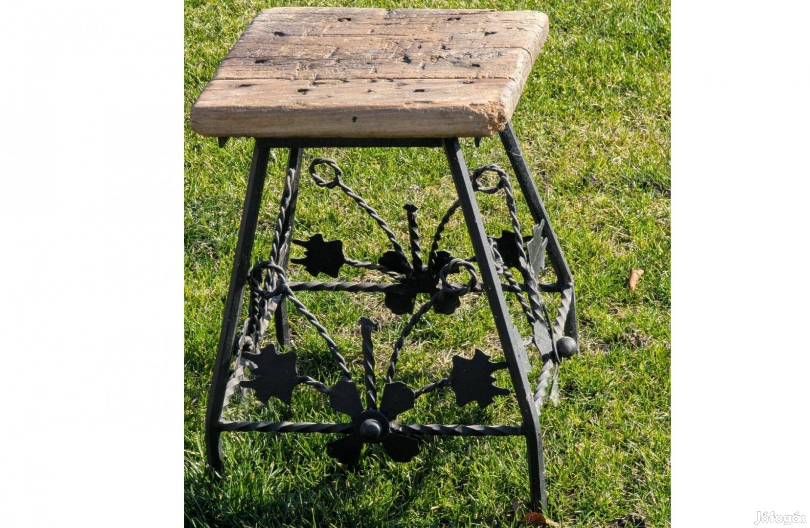 Egy régi szép míves ülőke