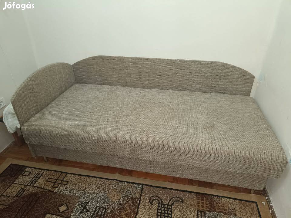 Egy személyes heverő eladó