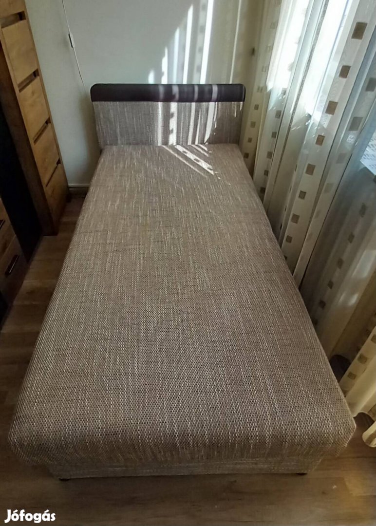 Egy személyes heverő eladó!
