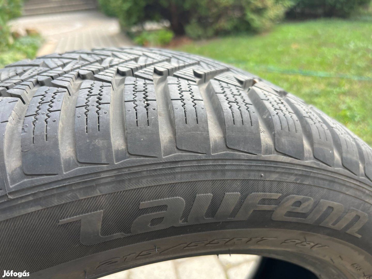Egy szezont futott 215/55R17 Laufenn téligumi garnitúra