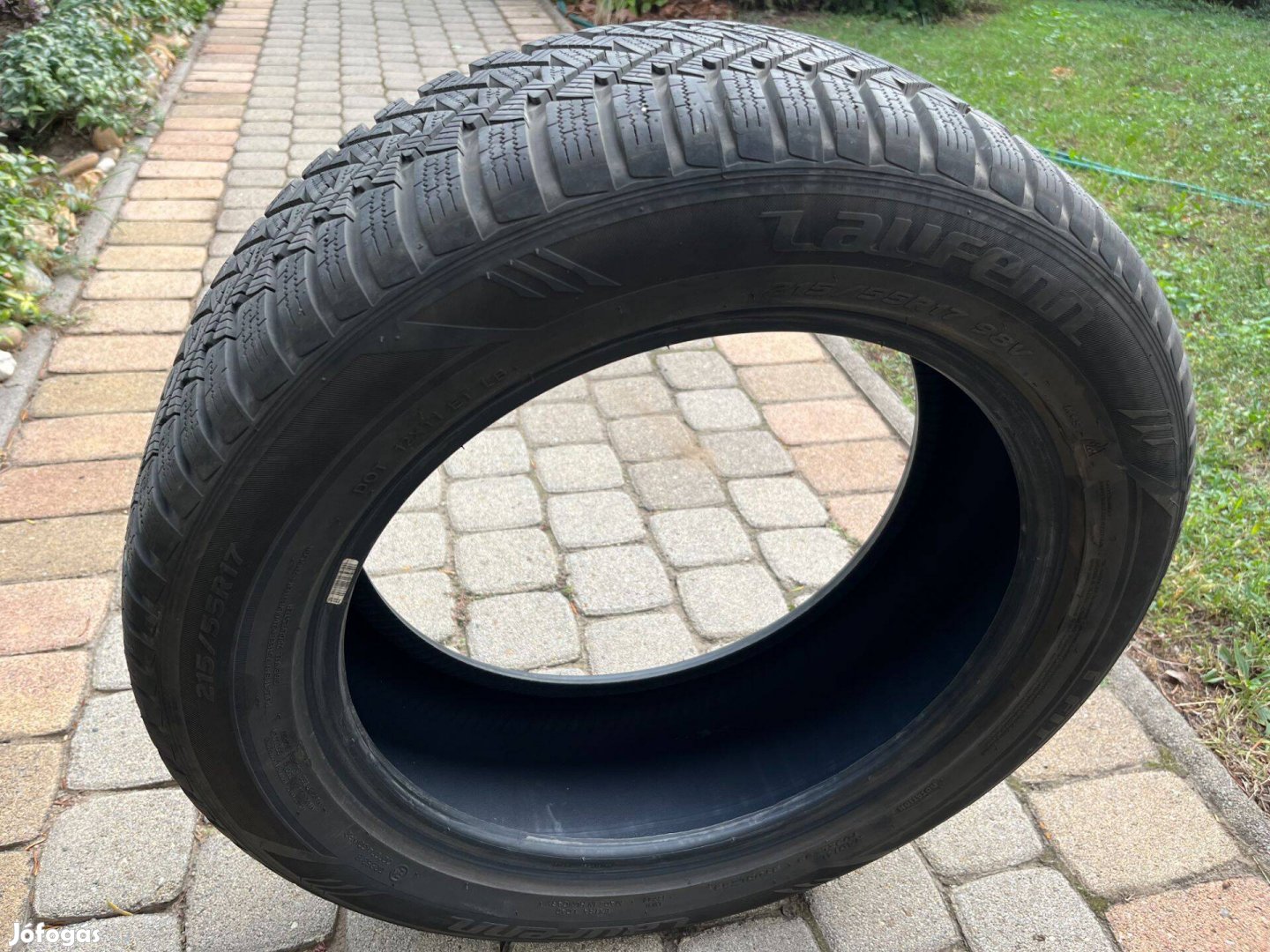 Egy szezont futott 215/55R17 Laufenn téligumi garnitúra