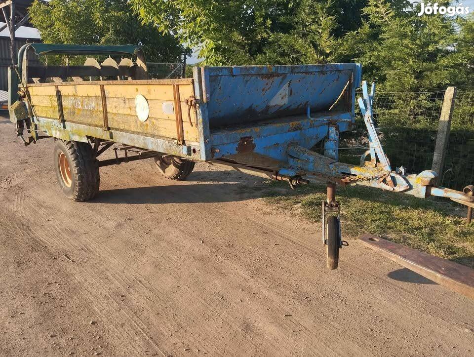 Egy tengelyes trágyaszóró pótkocsi eladó