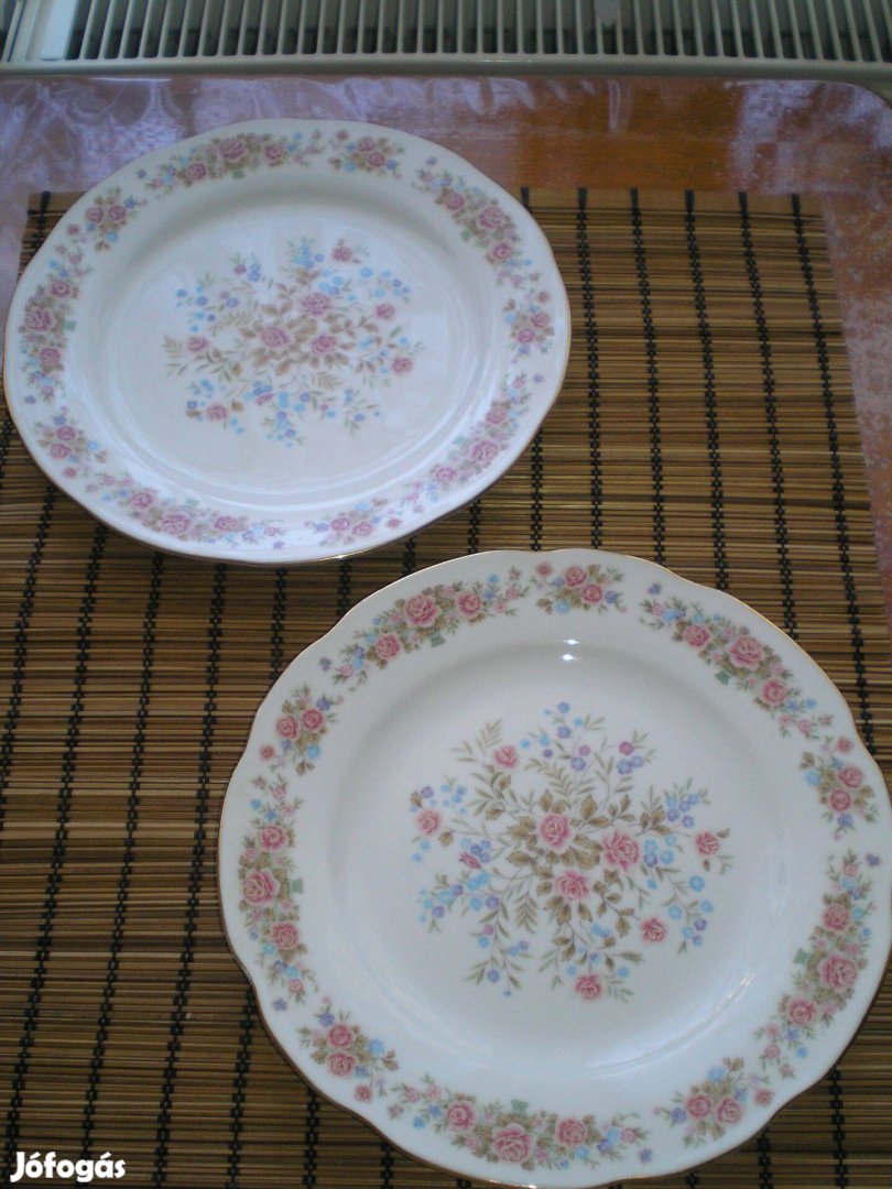 Egyben 2 db porcelán lapostányér régebbi kínai dús