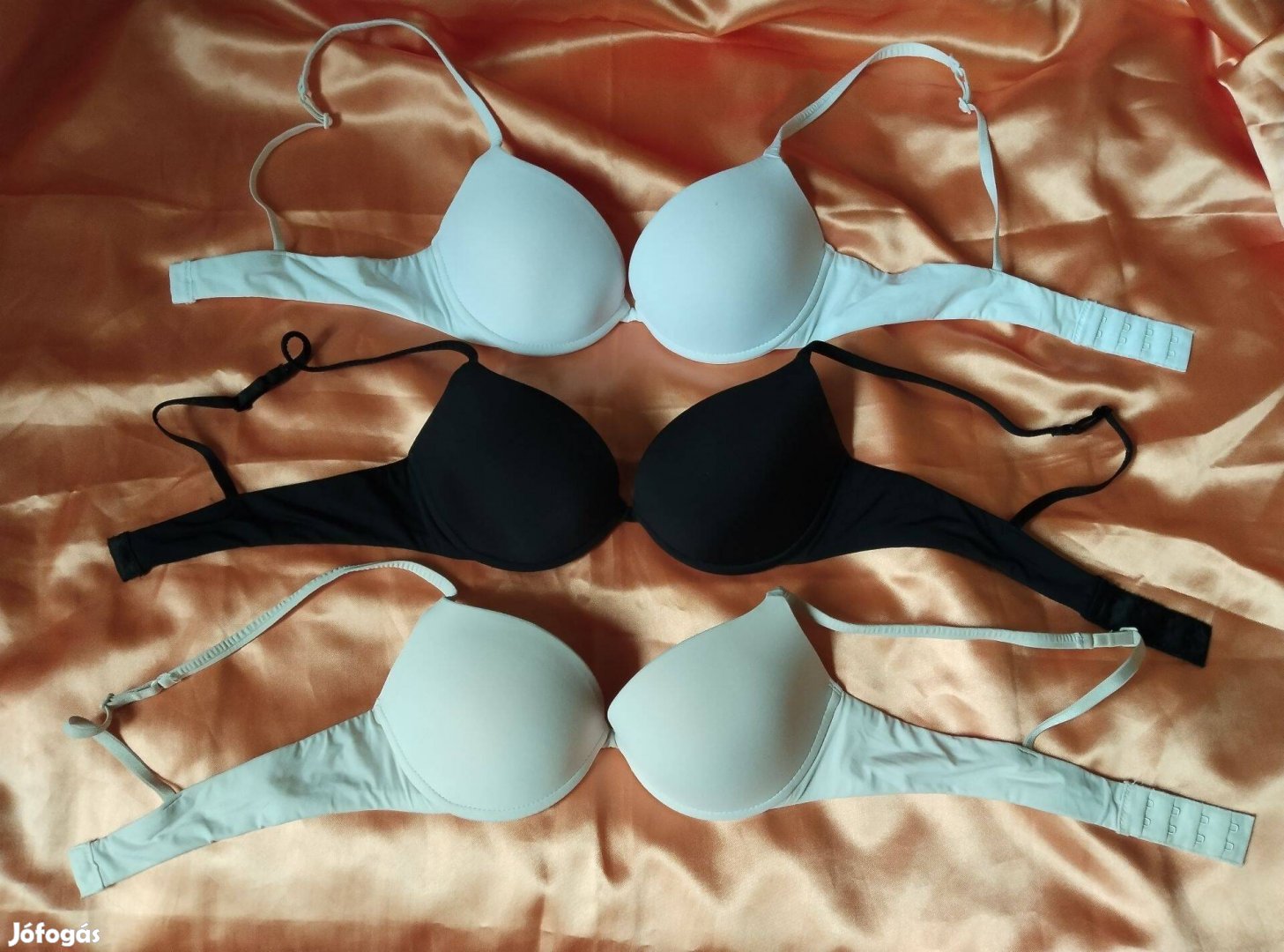 Egyben eladó 3 db Intimissimi Simona melltartó