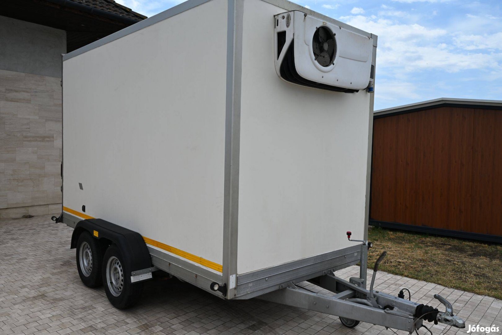 Egyedi 2RF-2600 Hűtős Utánfutó