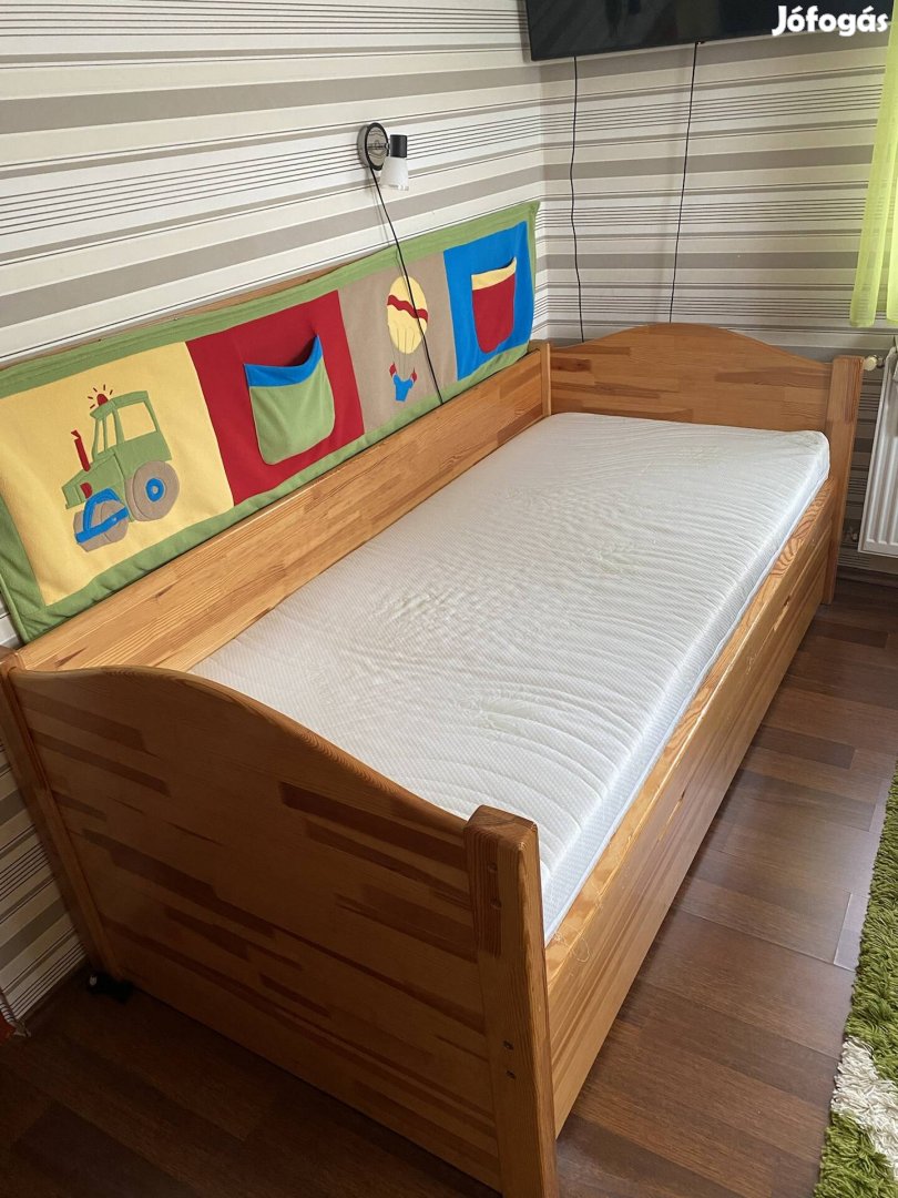 Egyedi Fenyő ágy, matraccal