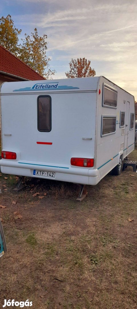 Egyedi Gyerekszobás lakókocsi érvényes magyar okmányokkal!