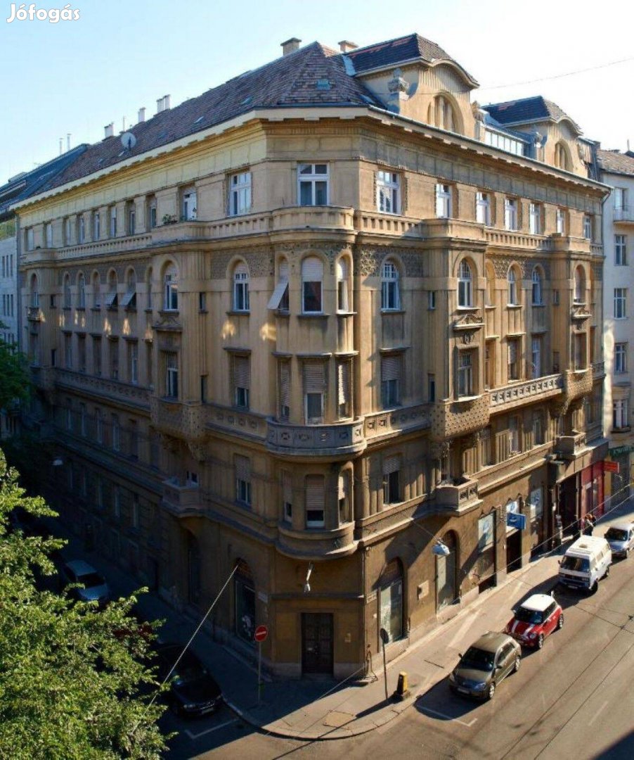 Egyedi Stílusú, Felújított, Bútorozott Lakás Eladó!