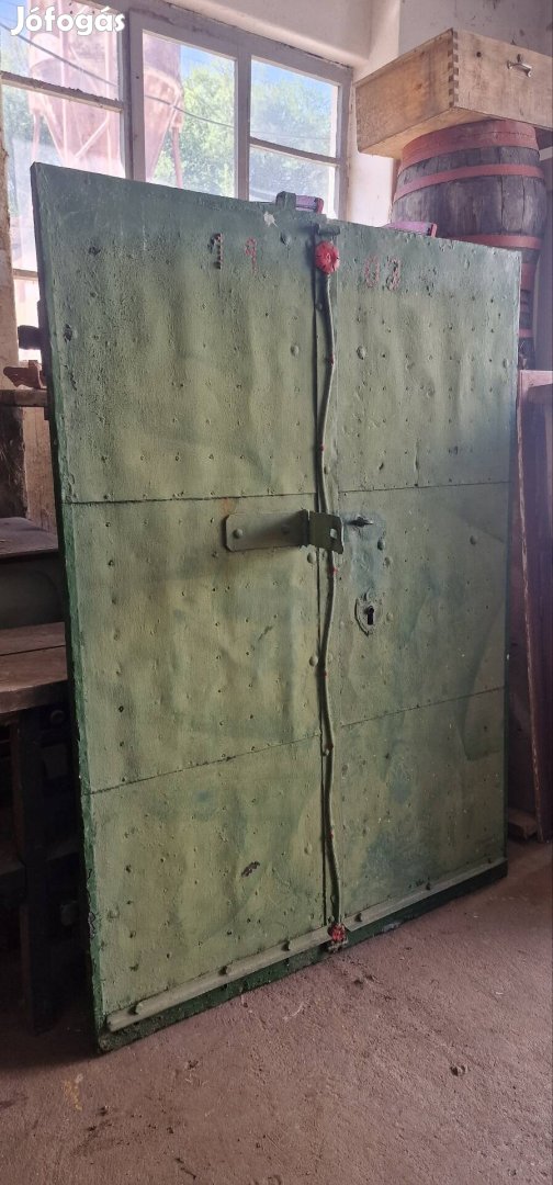 Egyedi  antik pince ajtó régi présház ajtó prés ház ajtók vintage 