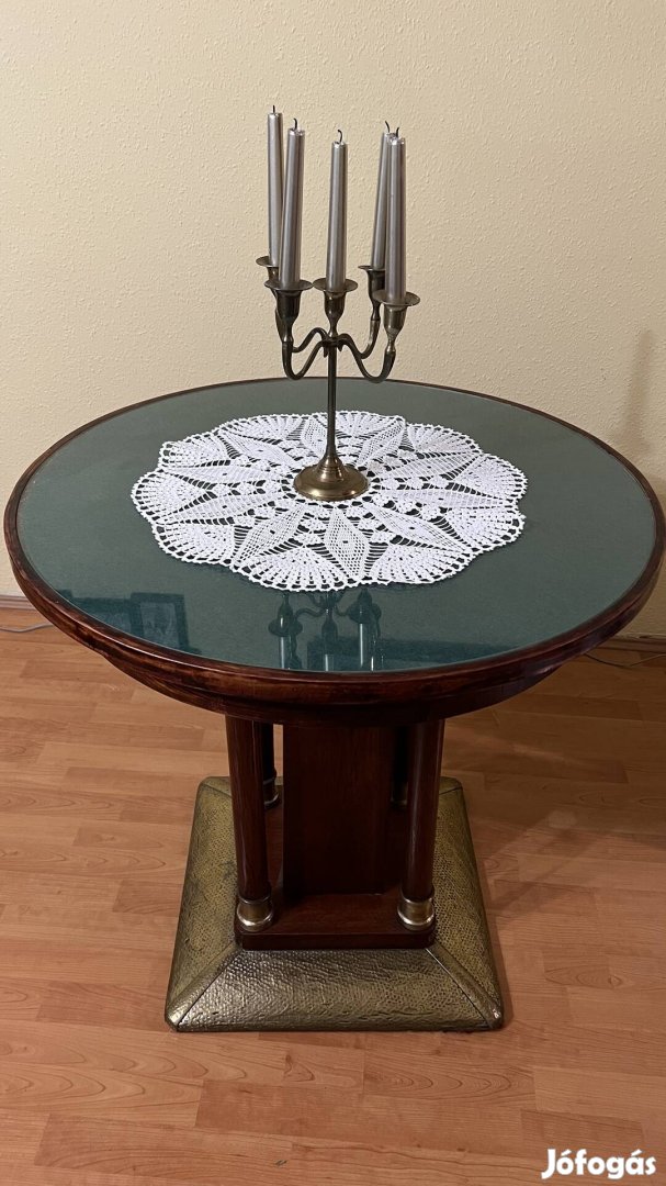 Egyedi, elegáns kerek asztal