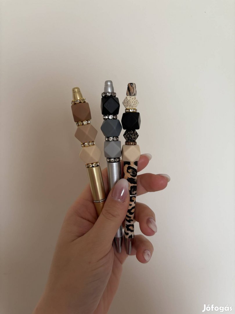 Egyedi, kézzel készült toll