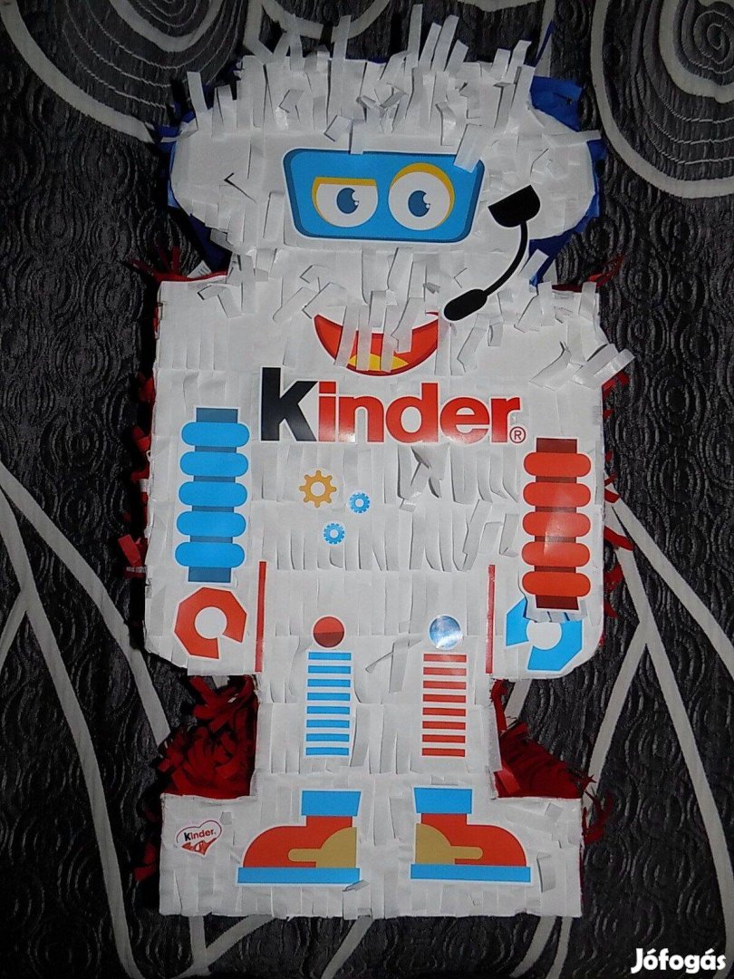 Egyedi, óriási Kinder robot pinata!