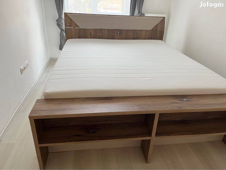 Egyedi ágy tárolós és polcos ágykerettel, matraccal, ágyrácsokkal