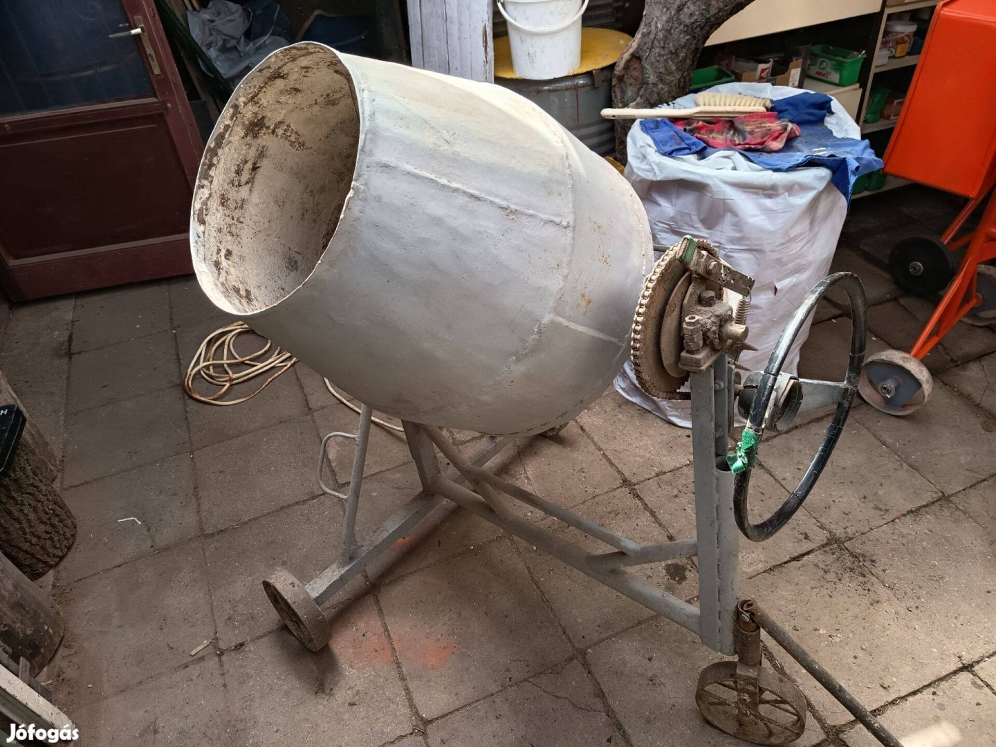Egyedi betonkeverő, beton keverő, mixer