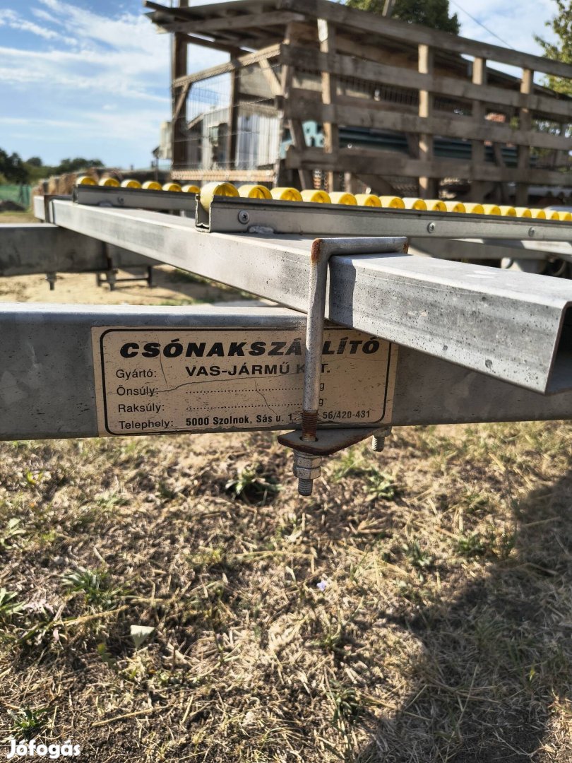 Egyedi csónakszállitó