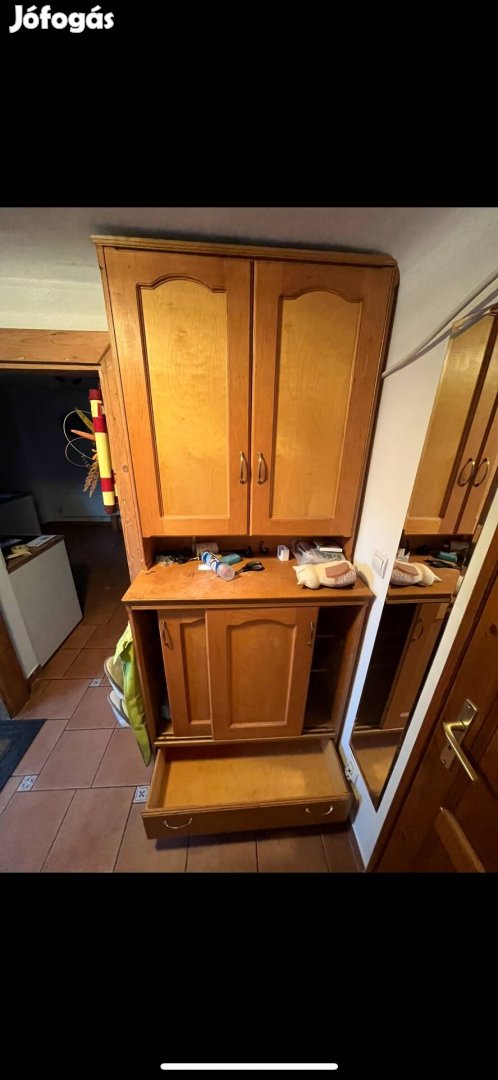 Egyedi gyártású előszoba bútor