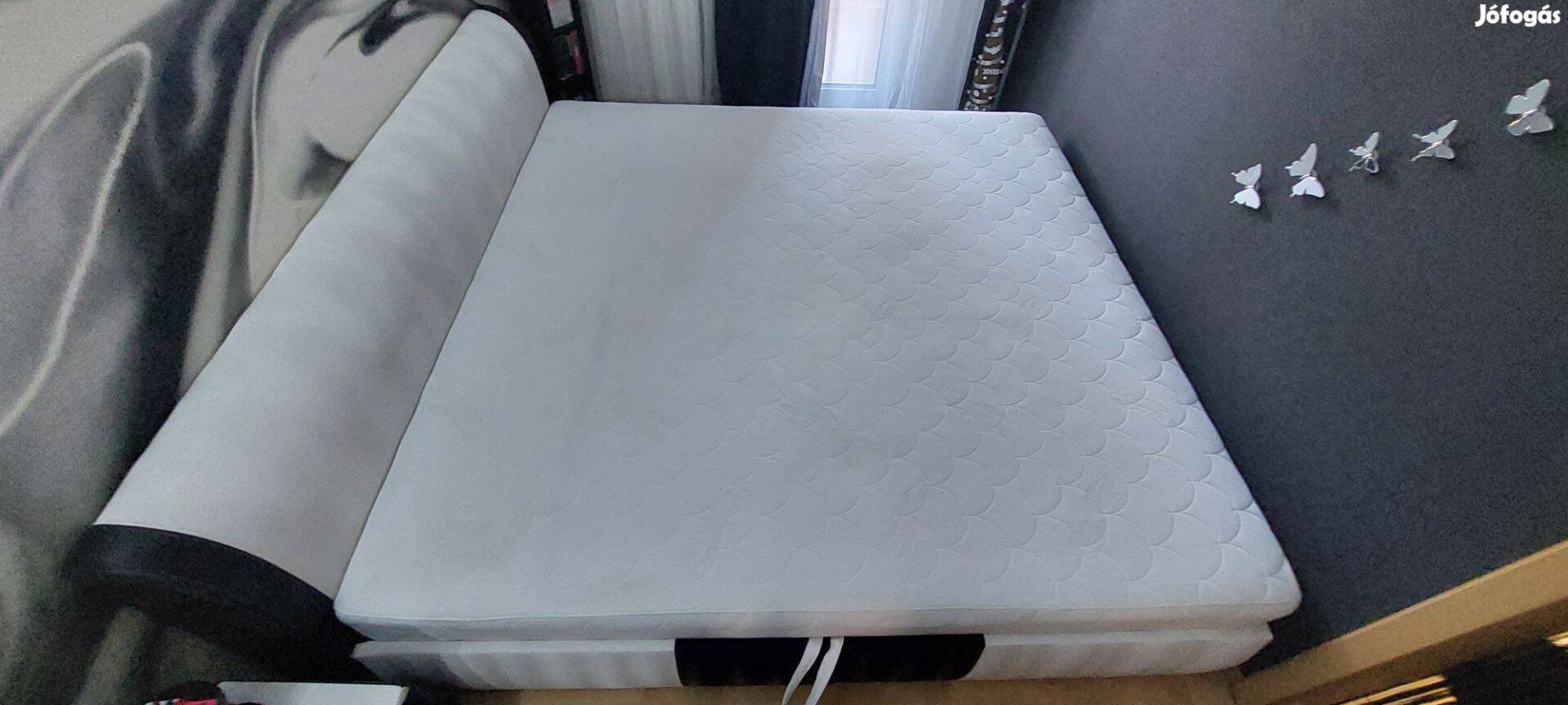 Egyedi gyártású hatalmas francia ágy makulátlan újszerű