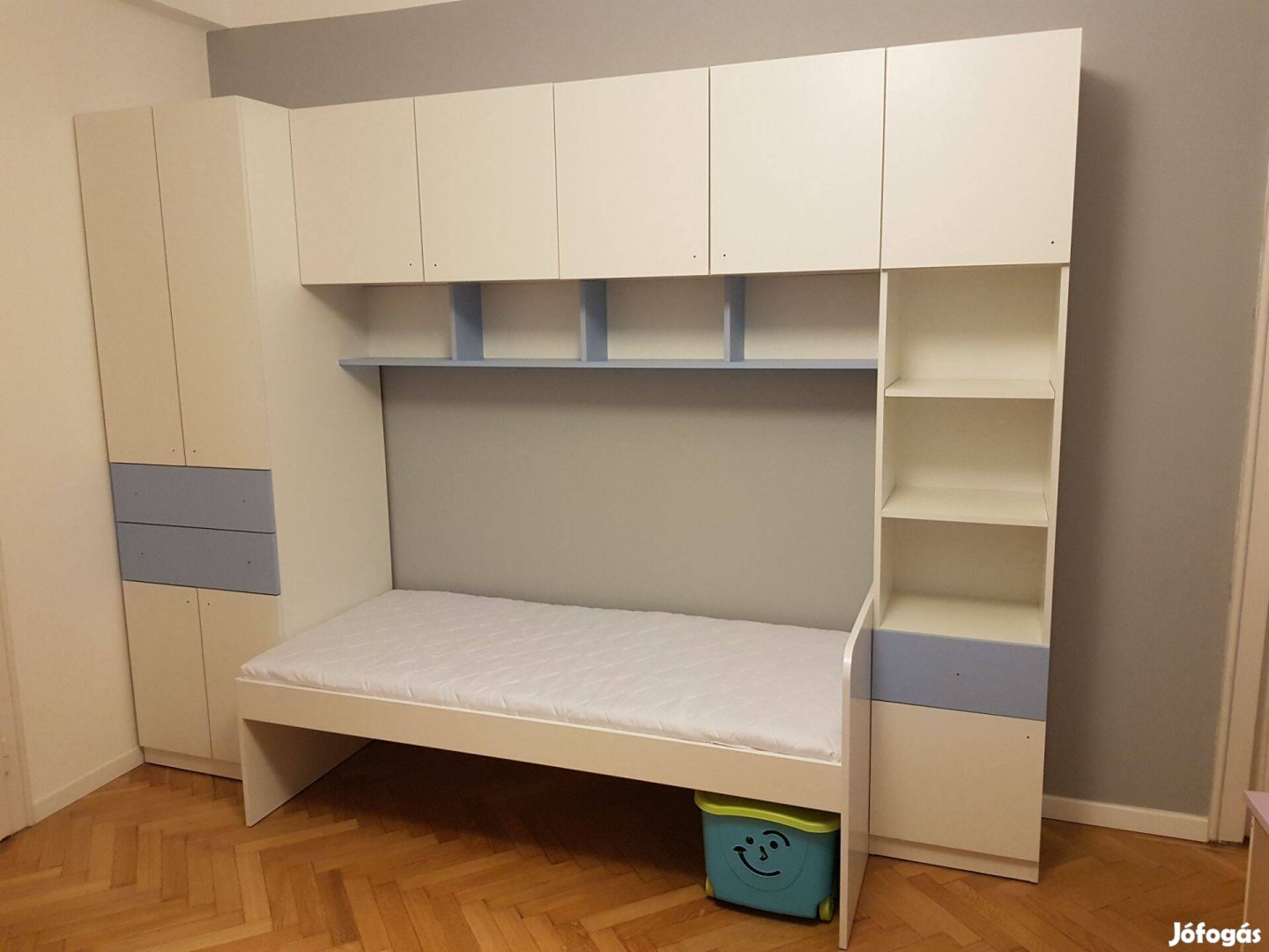 Egyedi gyerek bútor szett: ágy, szekrény és íróasztal