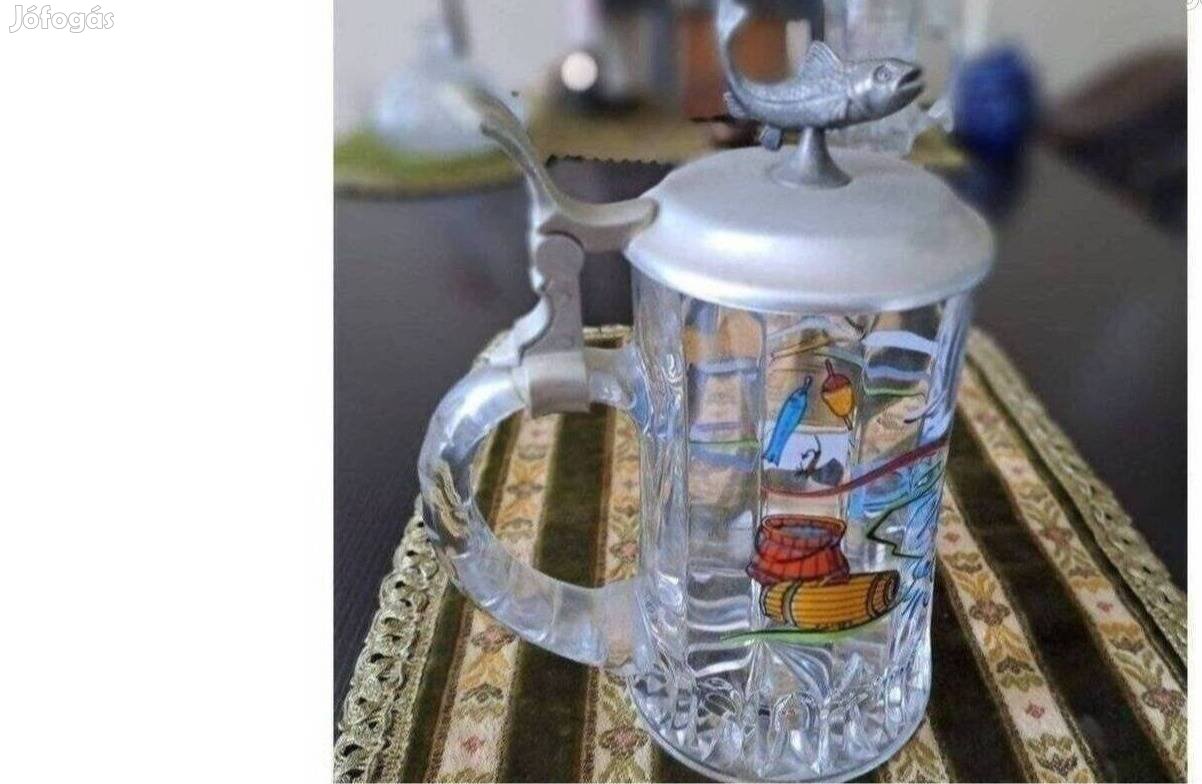 Egyedi horgász motívummal díszített söröskorsó