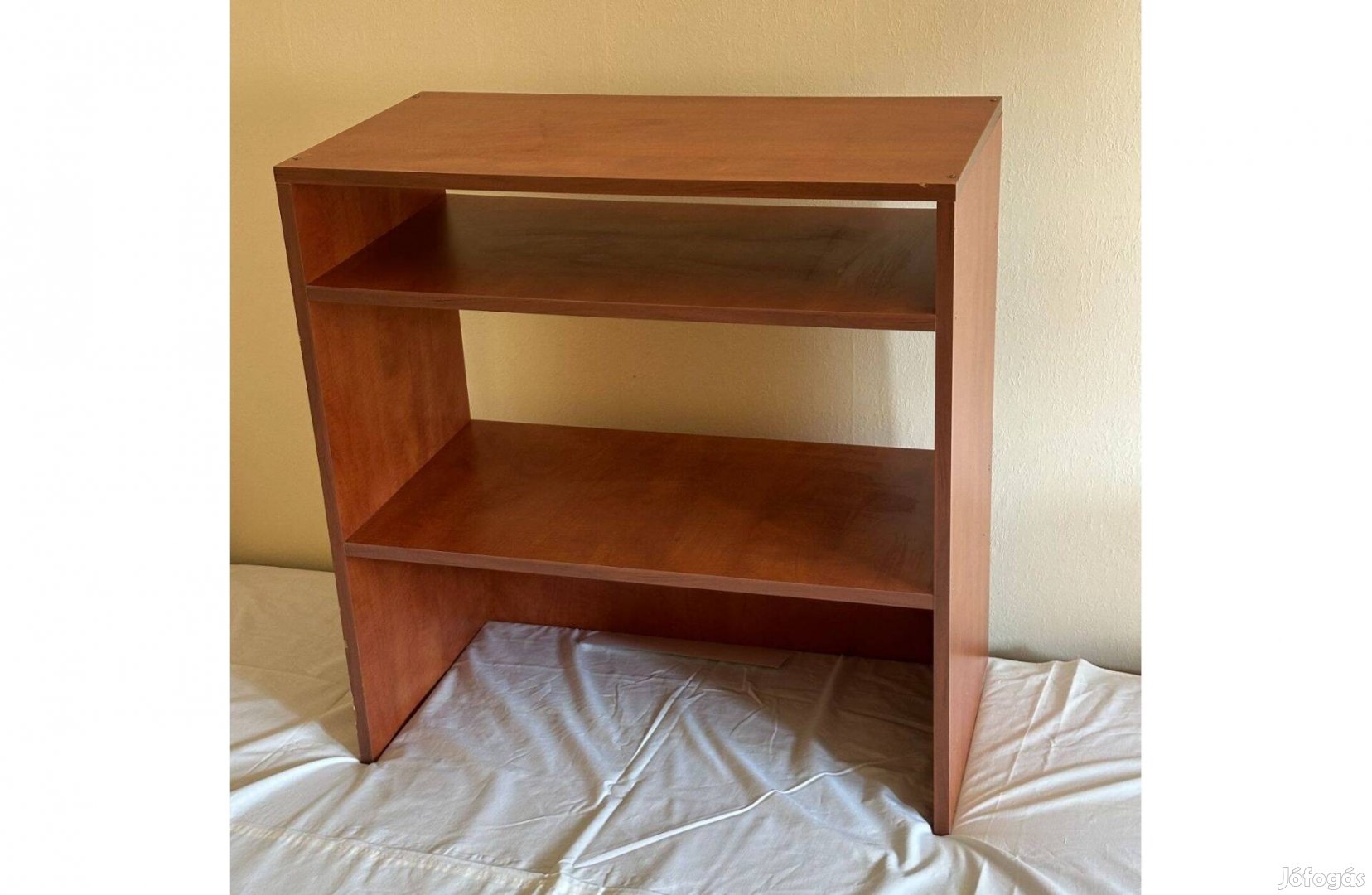 Egyedi készítésű TV-állvány