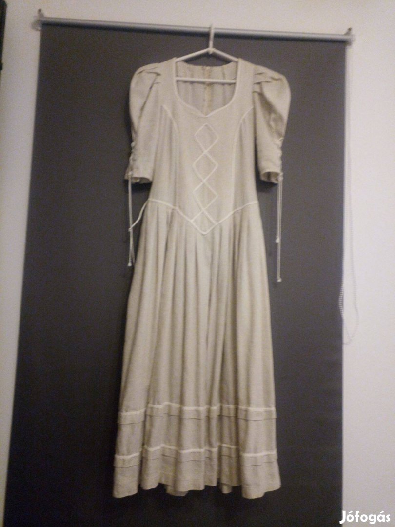 Egyedi készítésű kéziszőttes ruhaviselet