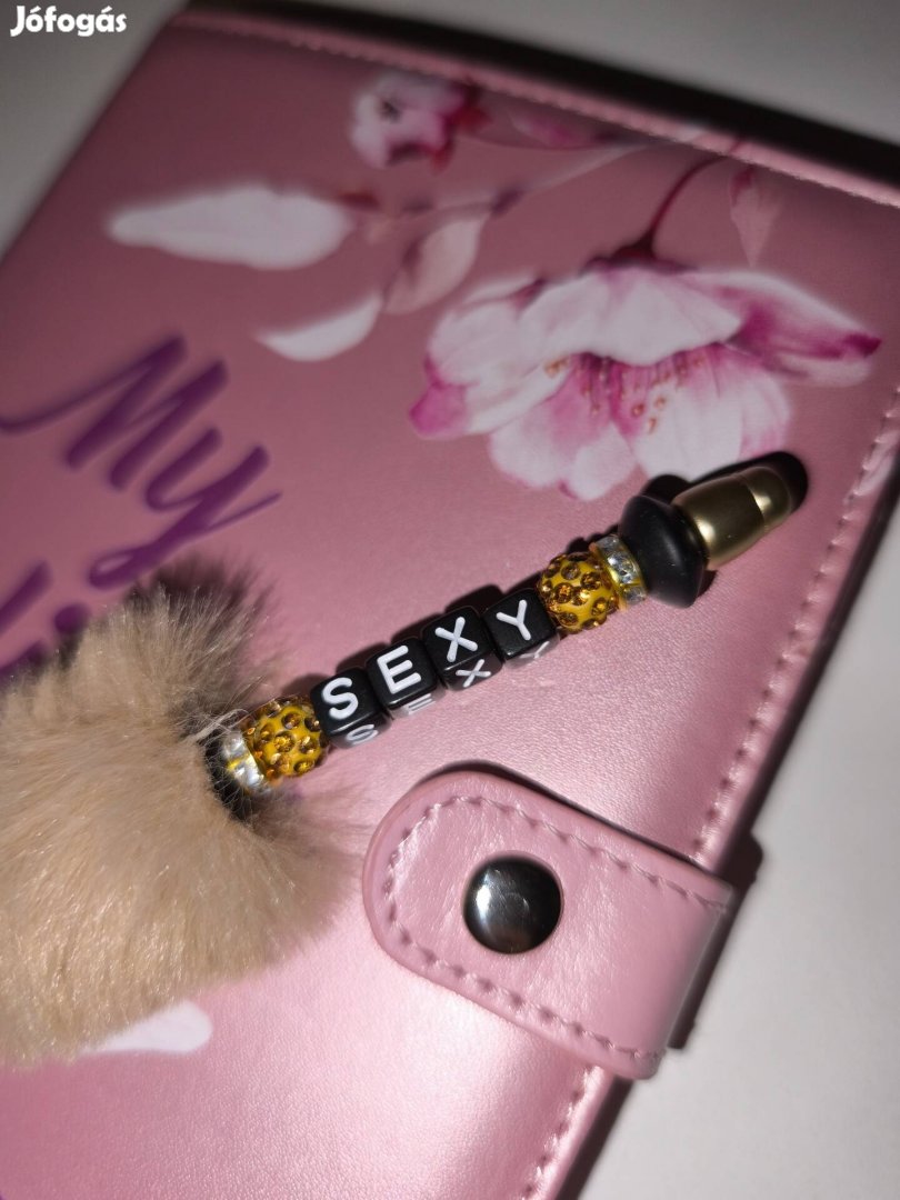 Egyedi készítésű toll