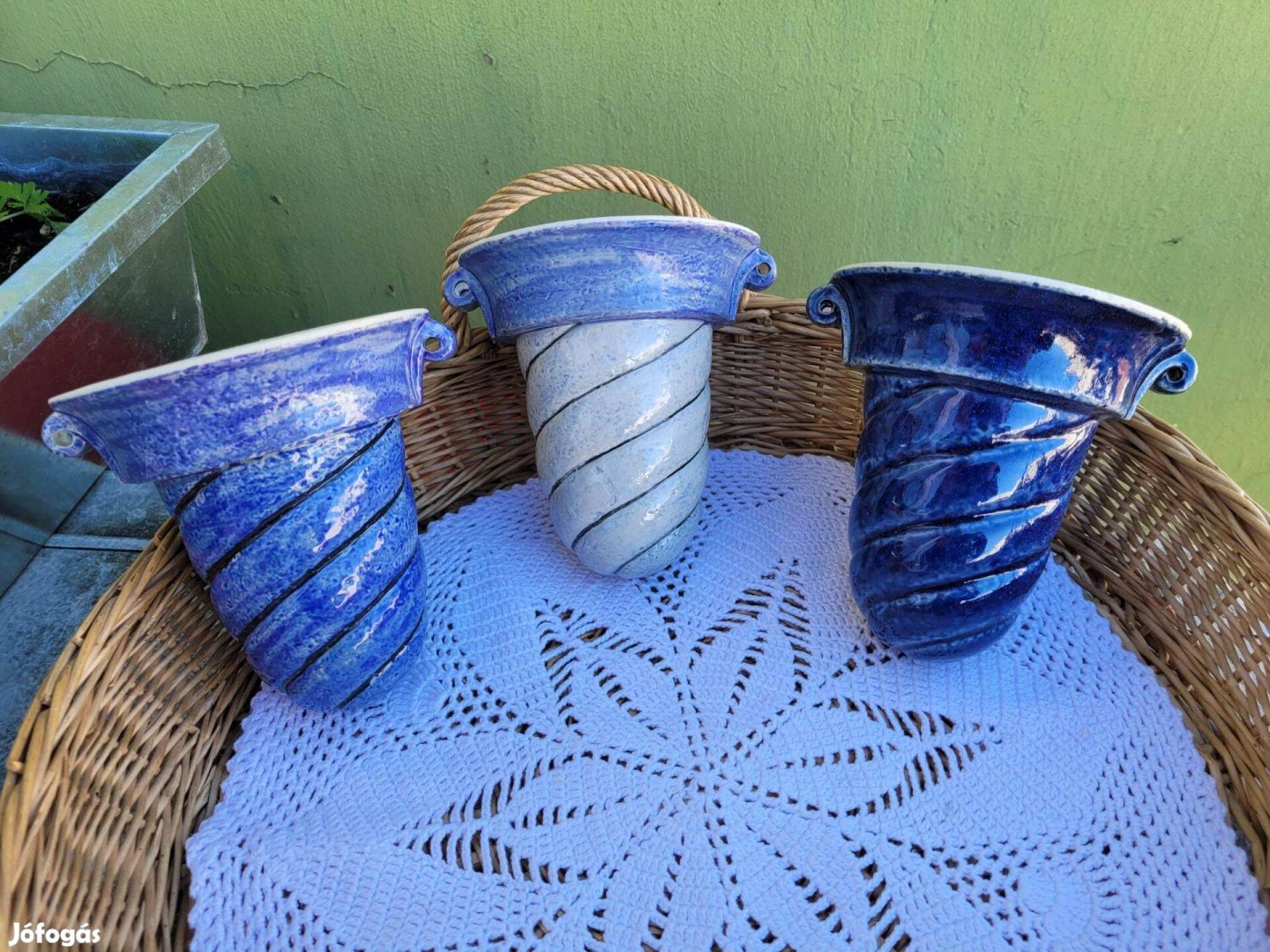 Egyedi kézműves felakasztható kék-szürke kőporcelán kaspók
