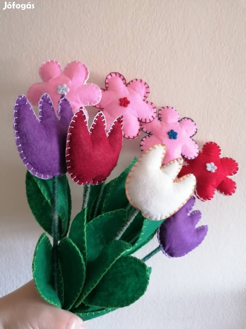 Egyedi kézzel készített filc virágok 