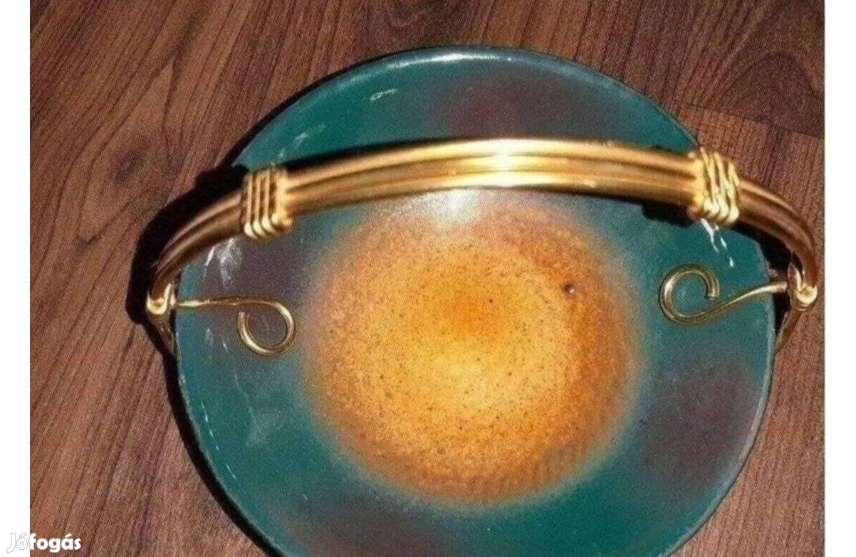 Egyedi megjelenésű modern kerámia kínáló