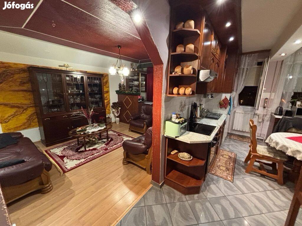 Egyedi méret, dupla erkély, panoráma a városközpontban!