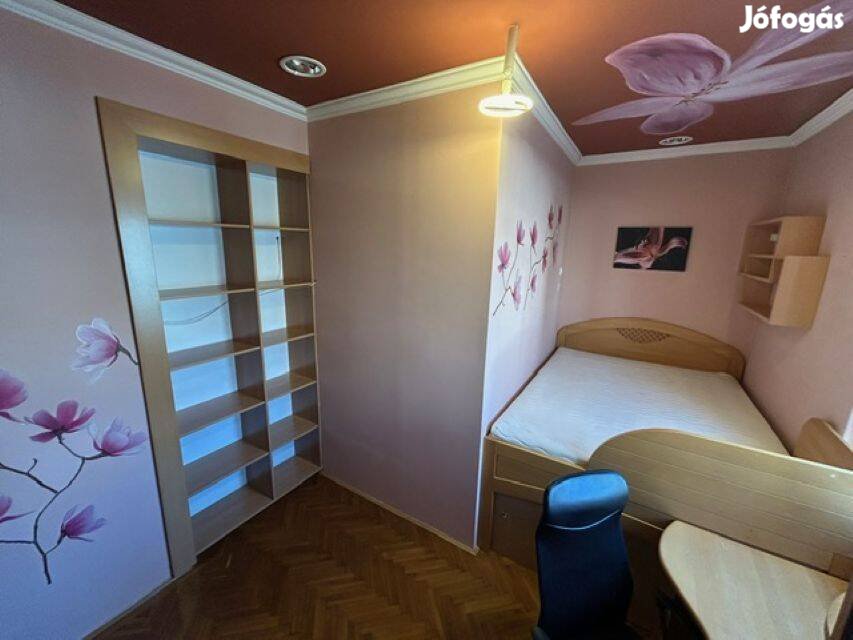 Egyedi nagypolgári lakás a belváros peremén